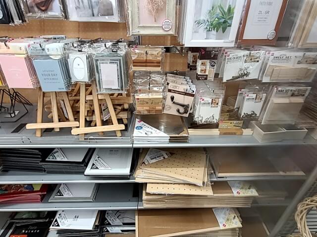 金属プレート売り場２