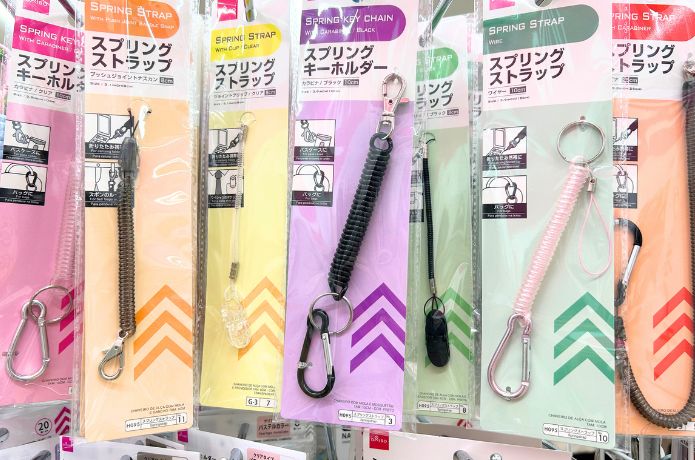 ダイソーで売ってるスプリングキーホルダー