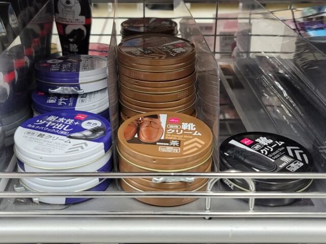 ダイソーのコーナーの油性靴クリーム