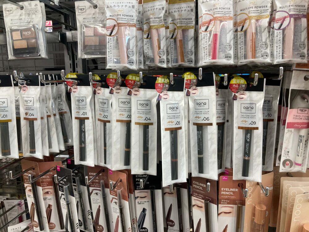 100均で売ってるコスメ