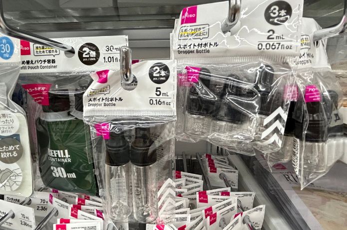 ダイソーで売ってる化粧品用のスポイトボトル