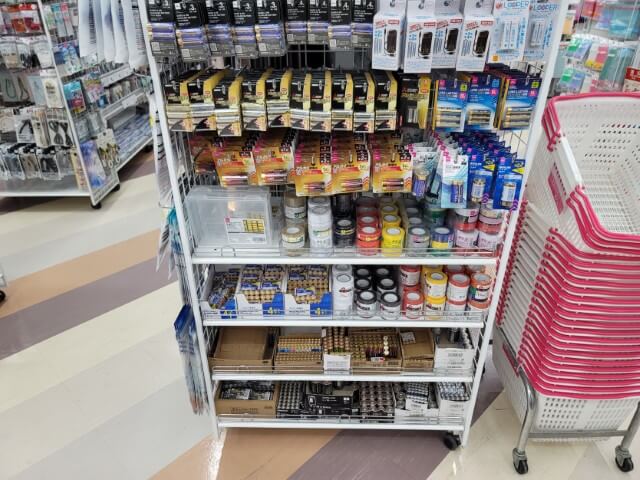ダイソーの電池コーナーのマンガン電池周辺