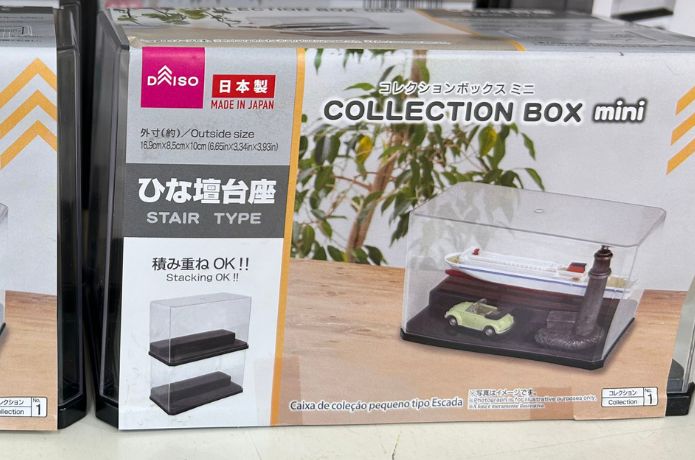 ダイソーで売ってるひな壇付きコレクションケース